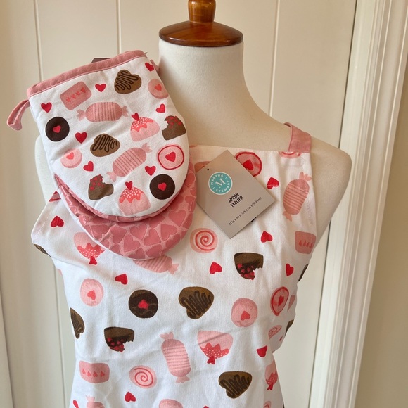Martha Stewart Candy Apron and Hot Pad/Oven Mitt bundle set - Picture 1 of 6